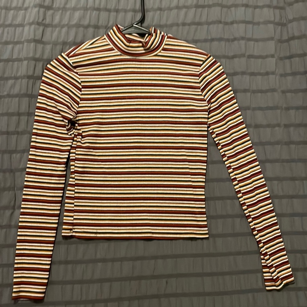 Women’s small long sleeve crop top